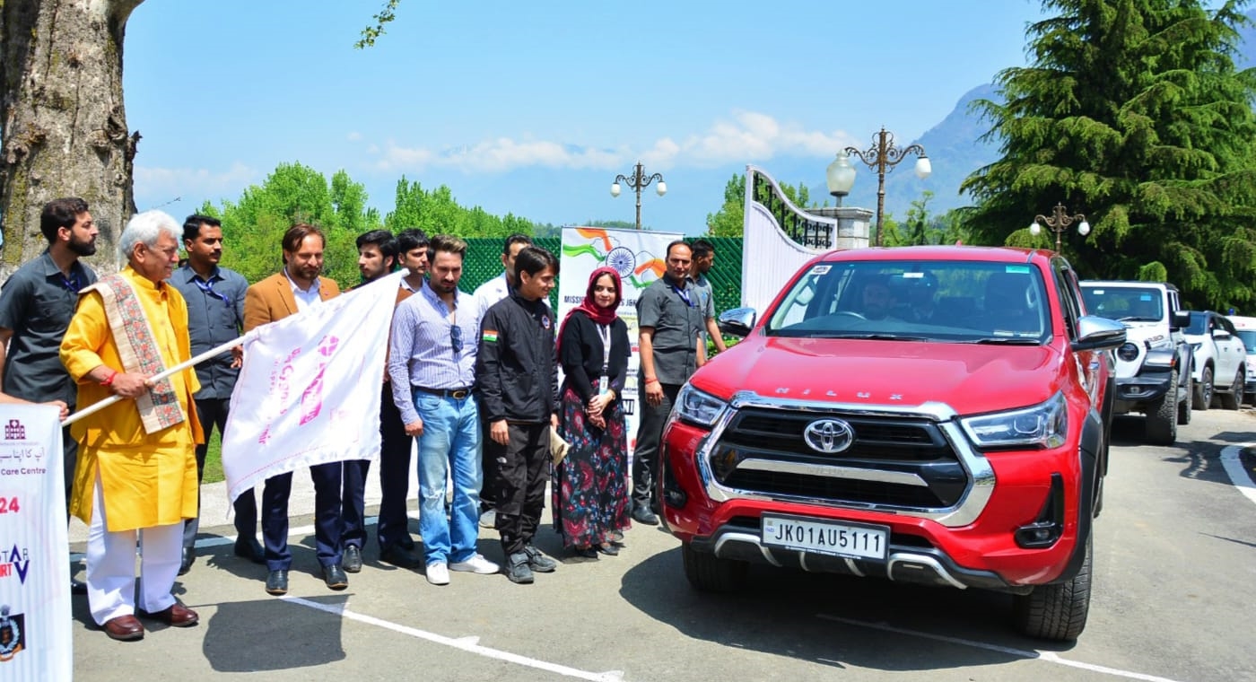 Lt Governor flags off Road Safety Awareness Tour from Raj Bhawan Srinagar