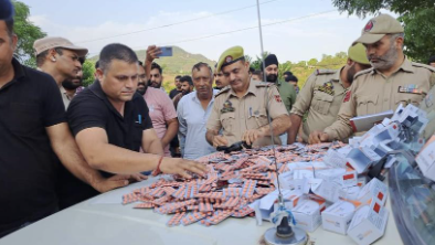 Two notorious narcotics peddlers arrested in Rajouri; drugs recovered