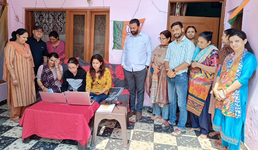 Neelam, Keshav inaugurates Ayushman, ABHA, Vishwakarma Camp at Talab Tillo