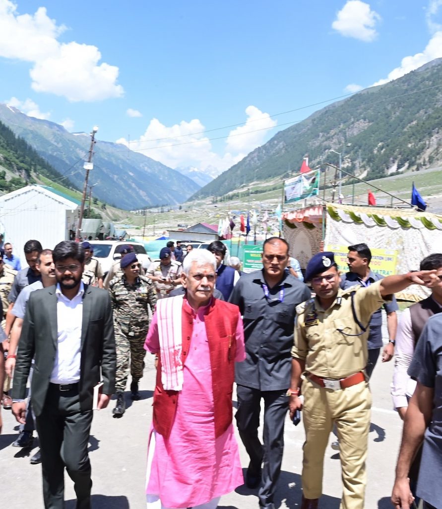 Lt Governor visits Baltal Base Camp Reviews arrangements for the Shri Amarnath Ji Yatra