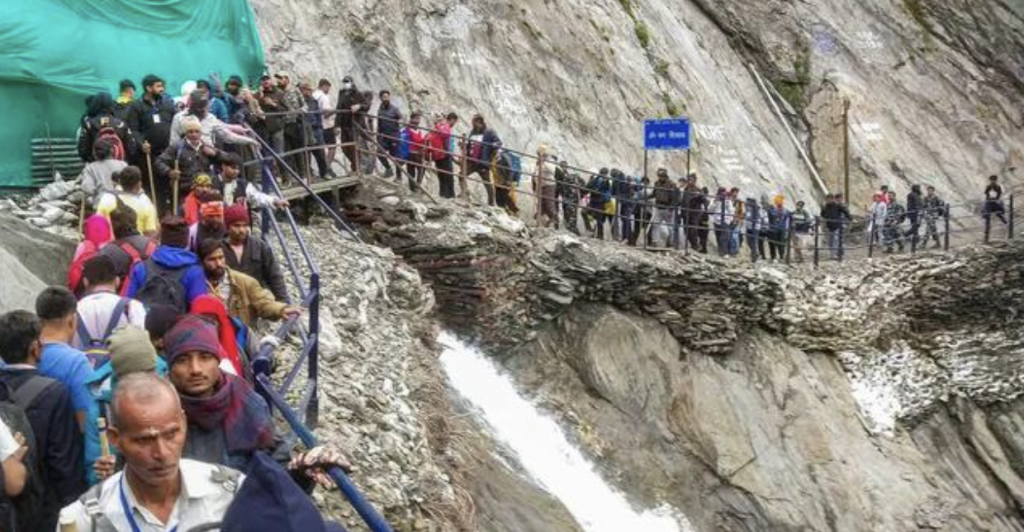 Fresh batch of over 6,500 pilgrims leaves for Amarnath shrine