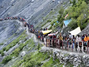 Nearly 15,000 perform darshan, yatra crosses 3 lakh in 16 days