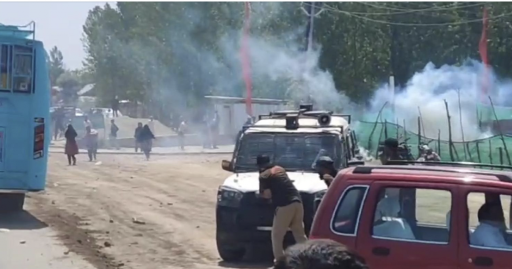 Protest In Baramulla Over Drinking Water; PSOs Of BJP Leaders Injured In Clash