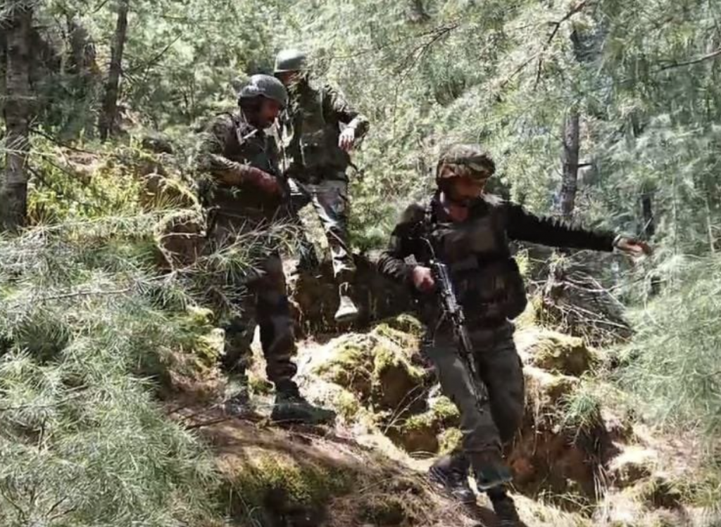Soldier Martyred, Captain Among 4 Injured As Army Foils BAT Attack Along LoC In Kupwara