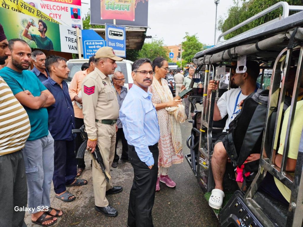 Auto / e-Rickshaw Drivers to face action for Overcharging, overloading: Warns RTO Jammu