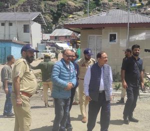 Advisor Bhatnagar visits Chandanwari Base camp, reviews arrangements for ongoing holy Shri Amarnathji Yatra