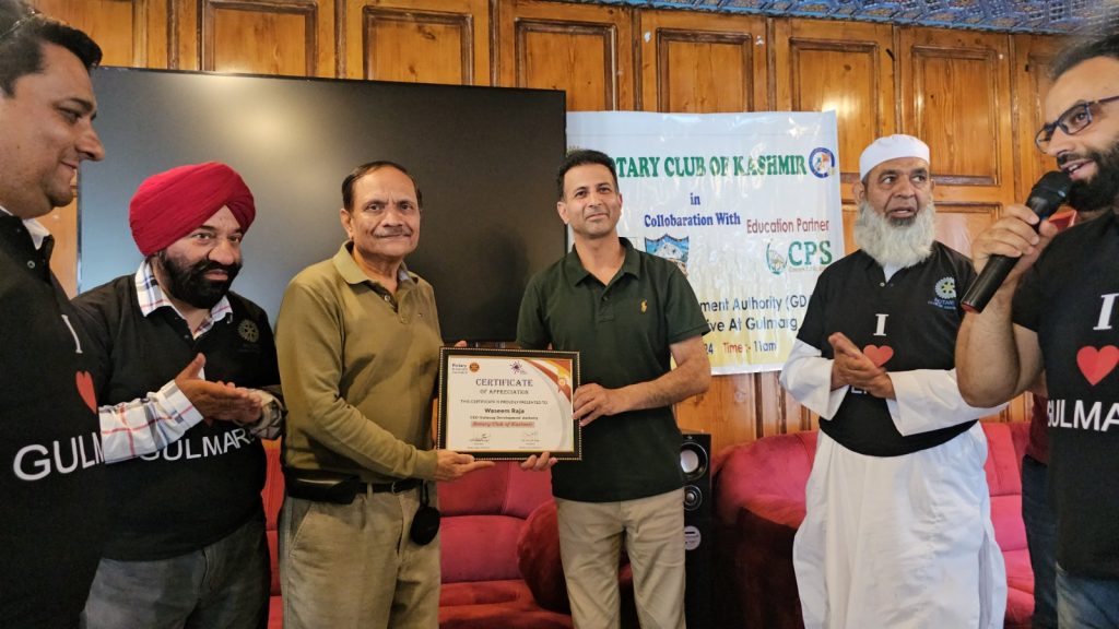 Advisor Bhatnagar flags off mega cleanliness-cum-awareness drive at Gulmarg