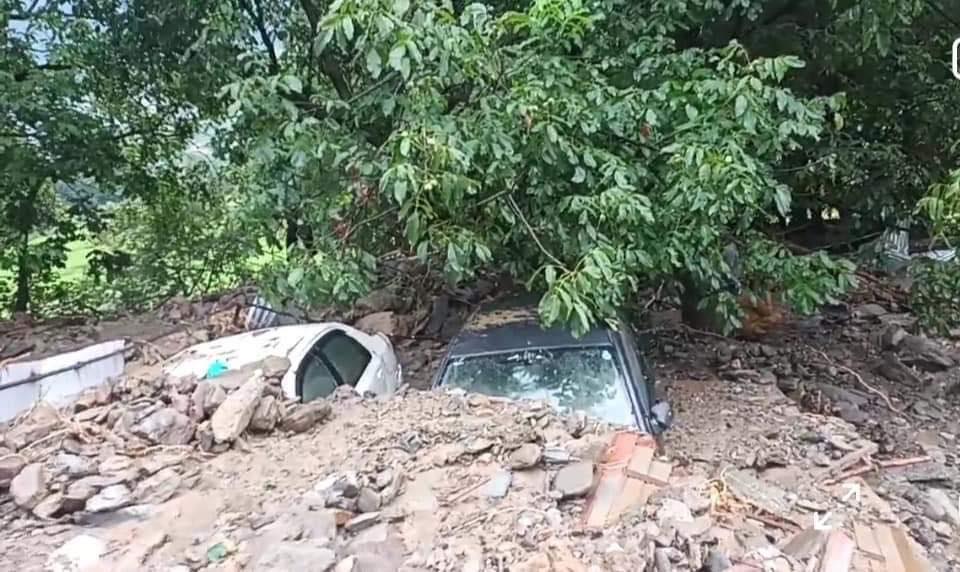 Srinagar-Leh highway closed as cloudburst triggers mudslides in Ganderbal