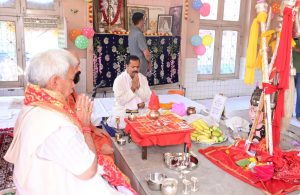 Lt Governor performs Pujan of Shri Amarnathji Chhari Mubarak