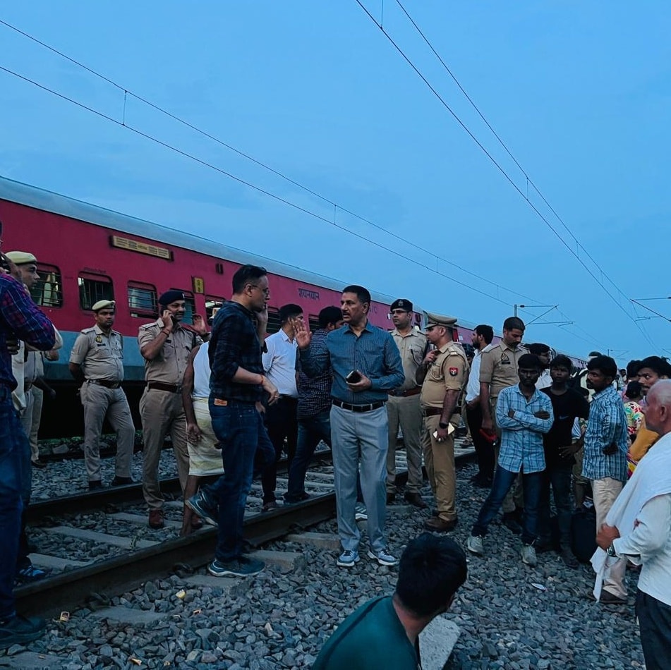 Sabarmati express derails near kanpur, no injuries reported