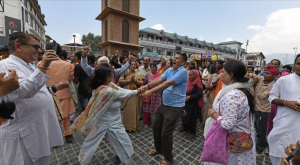 Janmashtami | Kashmiri Pandits Take Out Shoba Yatra In Srinagar