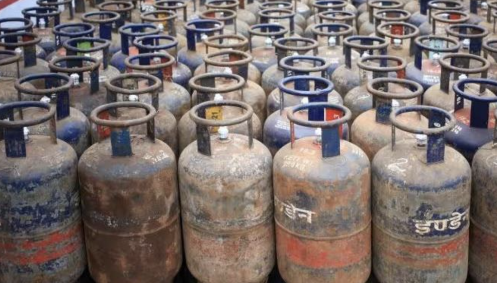 Oil marketing cos increase price of 19 kg commercial LPG cylinder by Rs 39