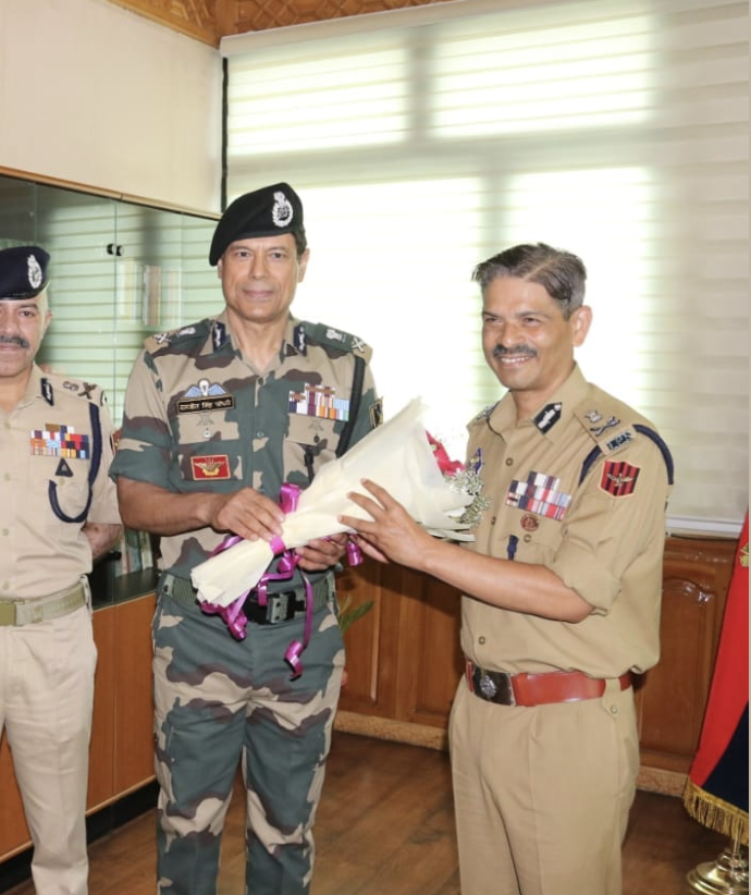 DG BSF visits LoC holds interaction with DGP J&K on border security