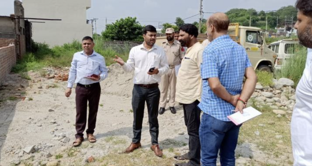 JMC Commissioner conducts extensive tour of Jammu South wards