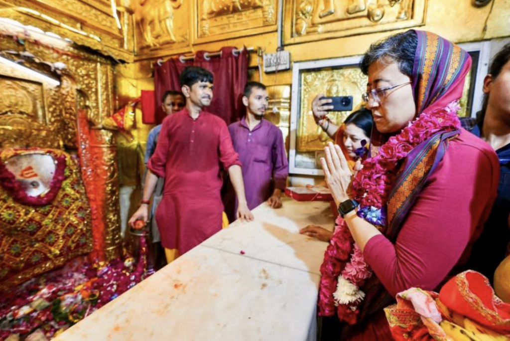 “Prayed for Arvind Kejriwal to return as CM” Delhi CM Atishi offers prayers at Hanuman temple