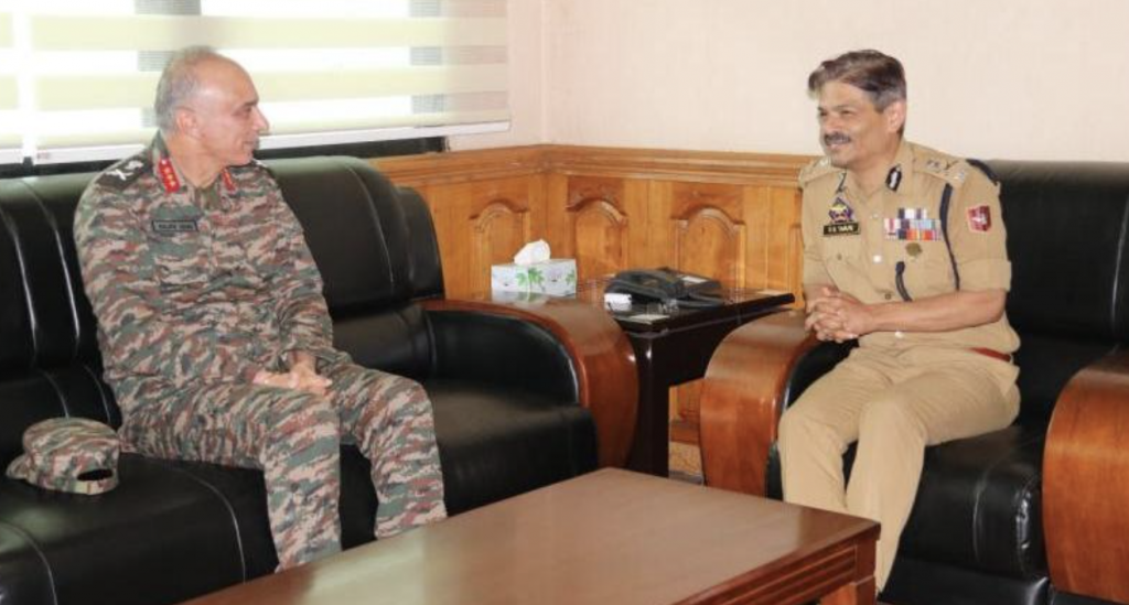 GOC 15 Corps calls on J&K DGP in Srinagar