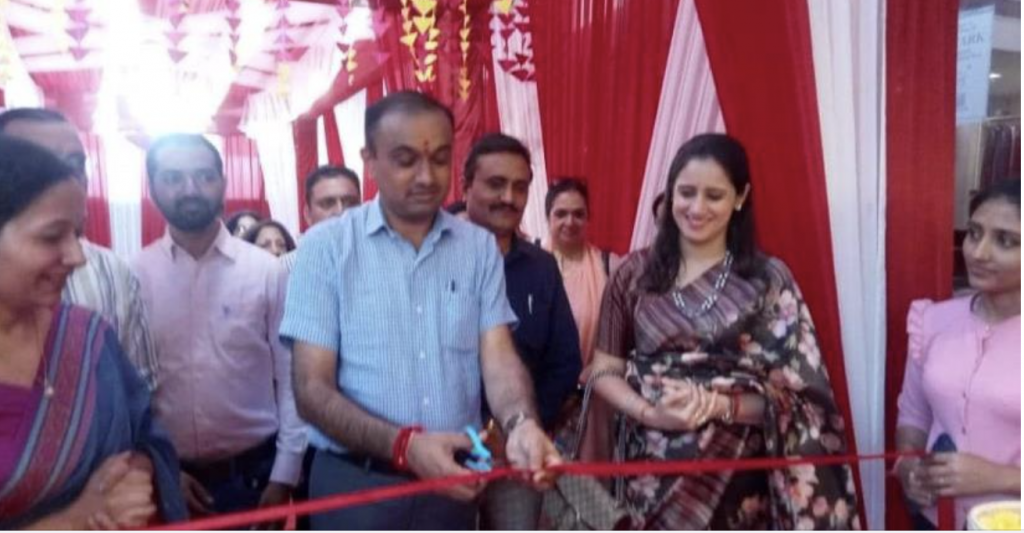 Div Com inaugurates 7 days Gandhi Shilp Bazar at Jammu Haat