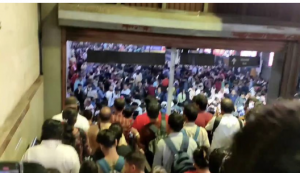 9 persons injured in stampede at Mumbai's Bandra railway station