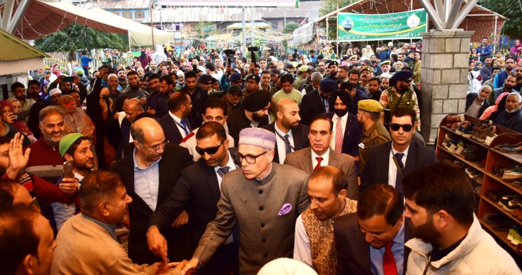 Chief Minister Omar Abdullah pays obeisance at Charar-i-Sharief on Urs of Sheikh Nooruddin Noorani (RA)