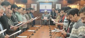 Dulloo administers ‘Unity Pledge’ to Civil Secretariat employees