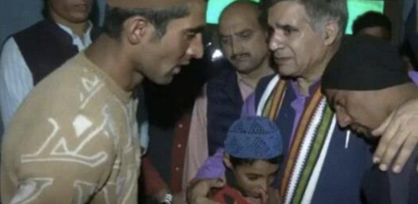 Ravinder Raina meets families of Village Guards killed by terrorists