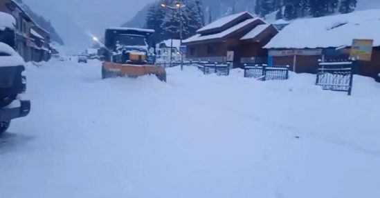 Snow clearance operation underway from Sonamarg to Ranga Morh