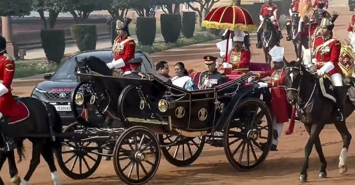 President Accorded Ceremonial Welcome In Parliament