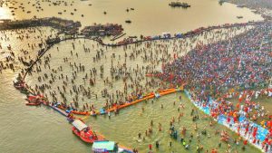 Large number of devotees flock to Maha Kumbh despite dense fog