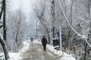 Snow higher up, rain in plains end dry spell in Kashmir