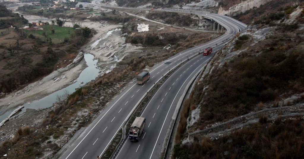 Traffic Resumes On Jammu-Srinagar Highway After Night-Long Suspension