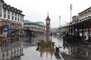 Kashmir Plains Lash By Rains, Gulmarg, Pahalgam Receives Light Snowfall