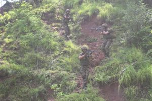 Pakistani troops violate ceasefire for 8th night, residents near LoC begin readying bunkers