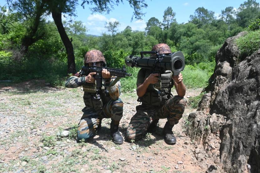Pak troops target forward posts along LoC in 8 sectors across J&K, Indian Army retaliates