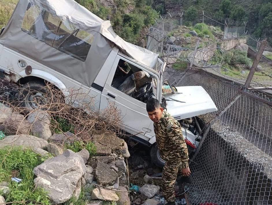 Vehicle Skids Off Road In Uri, Eight Police Personnel Injured