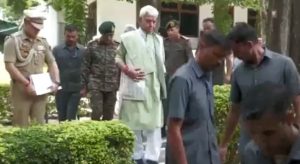 LG Sinha Visits Poonch, Meets Indian Army And BSF Personnel