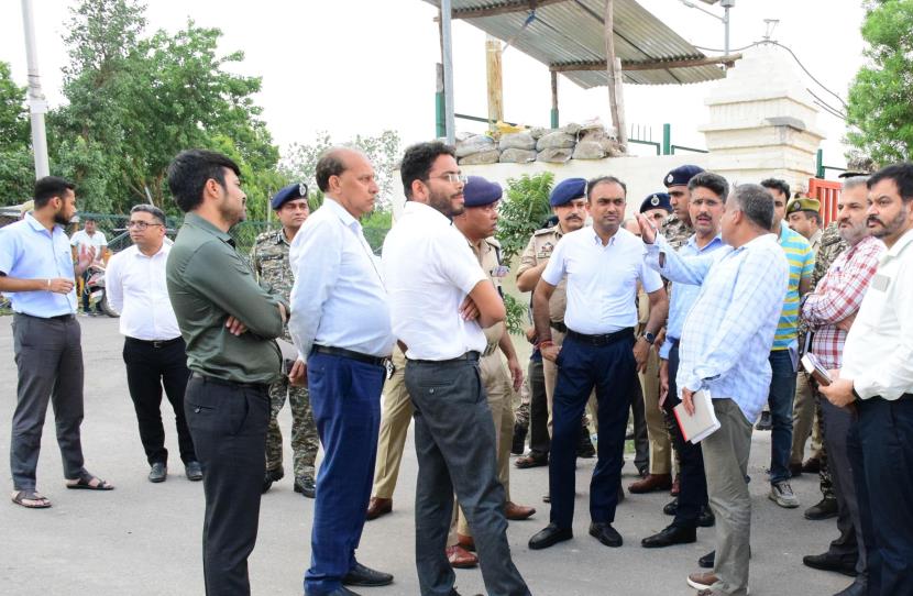 Amarnath Yatra: Div Com, IGP Jammu review arrangements at Yatri Niwas-Bhagwati Nagar