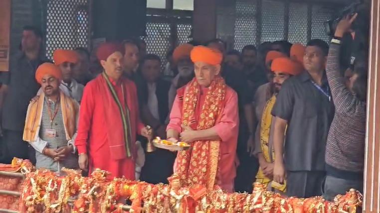 LG Manoj Sinha visits Mata Kheer Bhawani Temple on Jyeshtha Ashtami