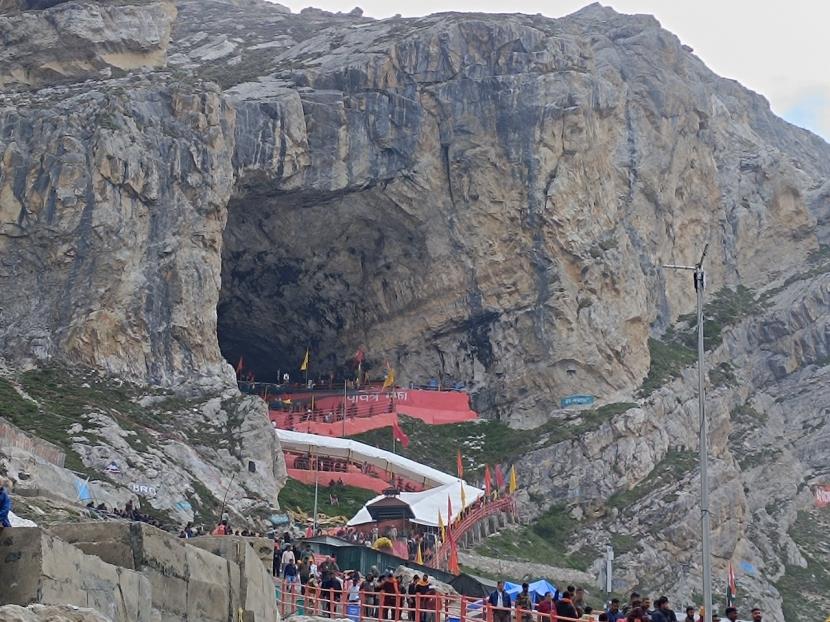 Anantnag Police bans flying drones in key areas along Amarnath Yatra route