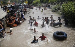 Scorching heatwave grips J&K, no relief for next 2 days