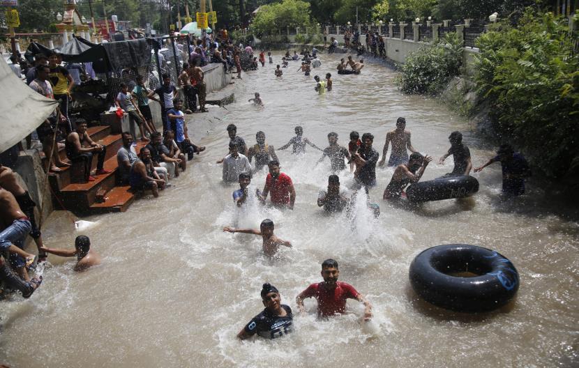 Scorching heatwave grips J&K, no relief for next 2 days