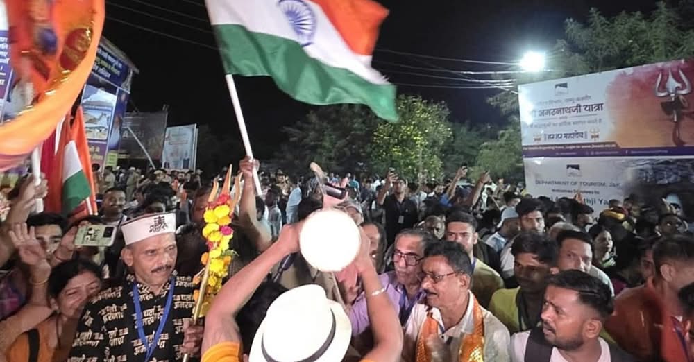 Fresh Batch Of Over 7,500 Pilgrims Leaves For Amarnath Shrine