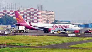 Two SpiceJet passengers try to enter cockpit forcefully, offloaded at Delhi airport