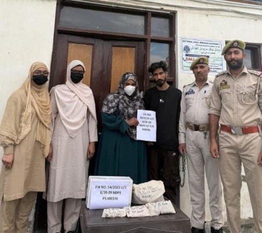 J&K Police arrest 3 drug peddlers including woman in Baramulla; Contraband substances recovered
