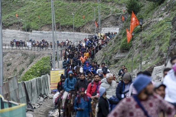 18,000 perform darshan, 1.63 lakh visit holy cave in 9 days