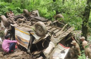 3 Dead, 10 Injured As Vehicle Falls Into Gorge In Doda