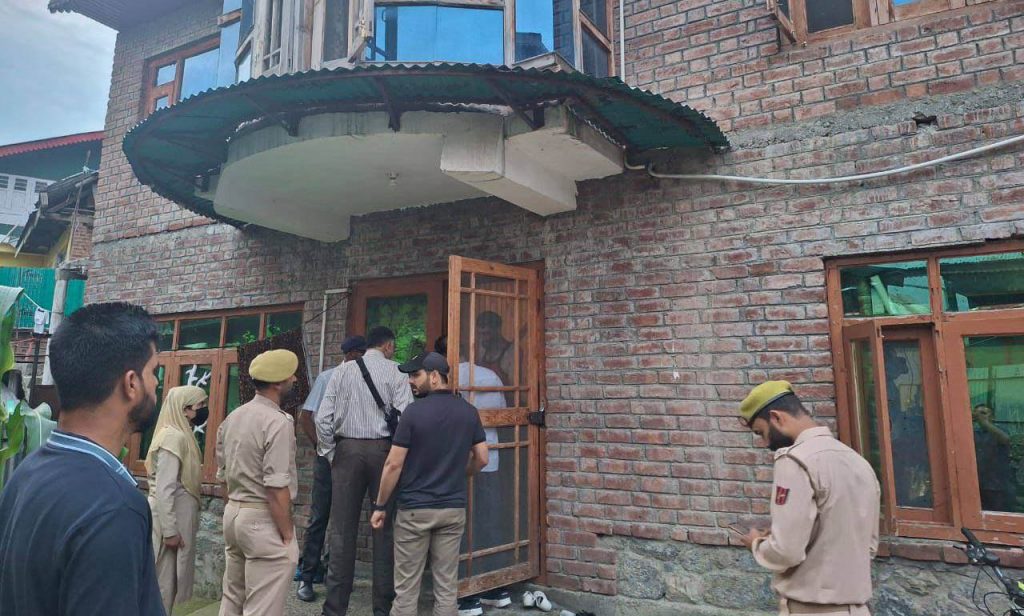 J&K Police’s Counter-Intelligence Wing Detains 10 People In Terror-Linked Case