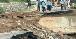 Jammu-Srinagar highway remains closed, Mughal, SSG Road open