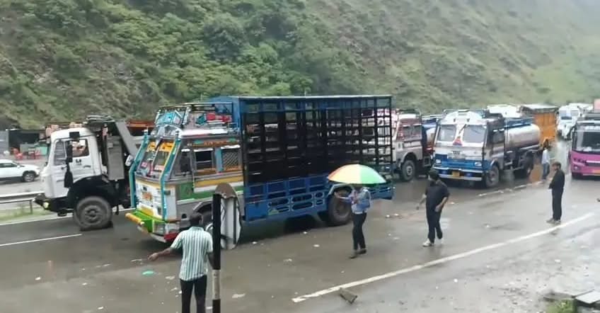 Jammu–Srinagar National Highway Closed Due To Shooting Stones, Bad Weather