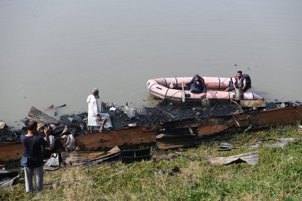 Houseboat Catches Fire On Jhelum In Srinagar