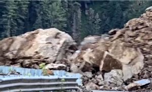 Traffic Suspended After Landslide At Peer Ki Gali On Mughal Road